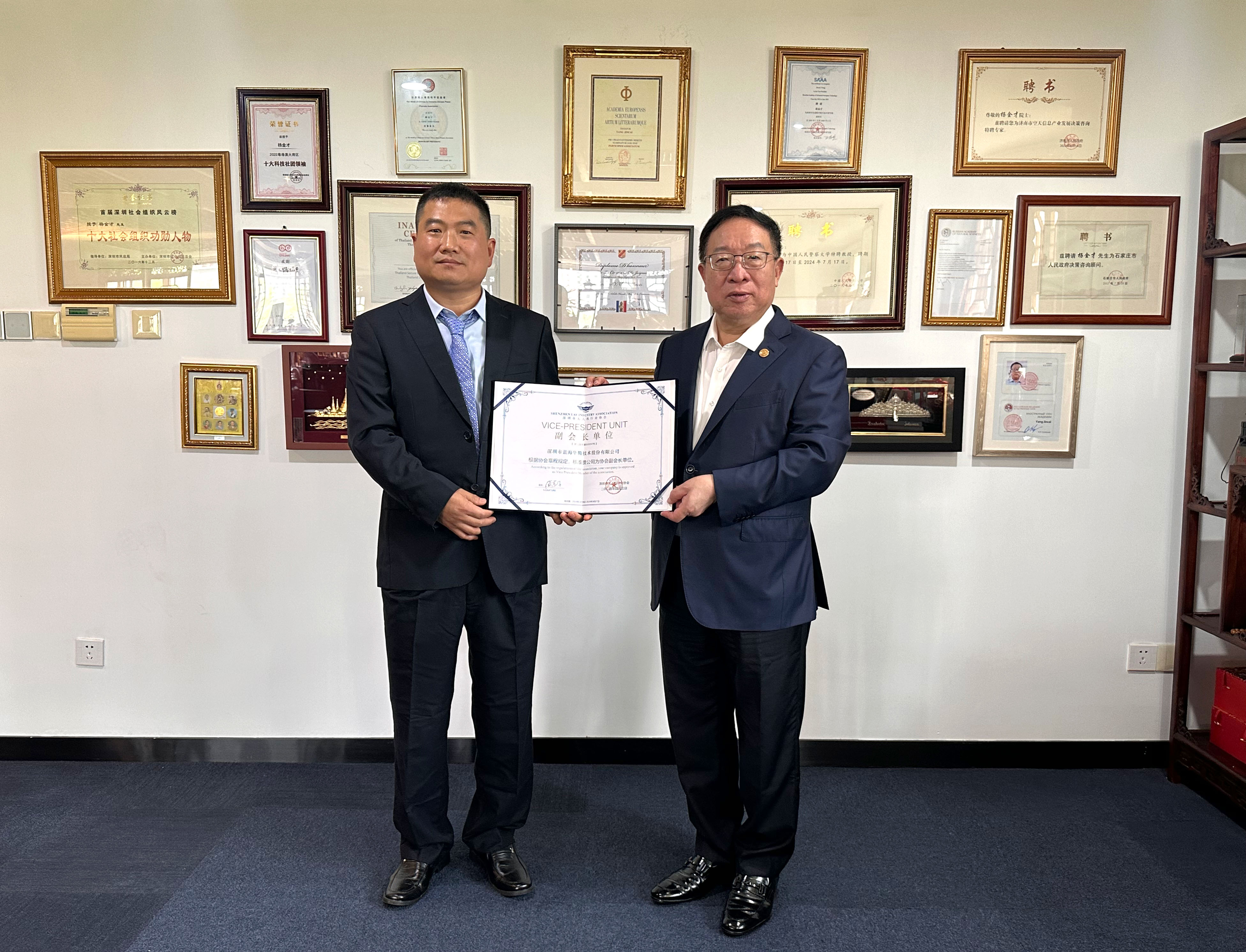 【喜报】开云手机在线登陆入口荣任深圳市无人机行业协会副会长单位! 【喜报】开云手机在线登陆入口荣任深圳市无人机行业协会副会长单位!