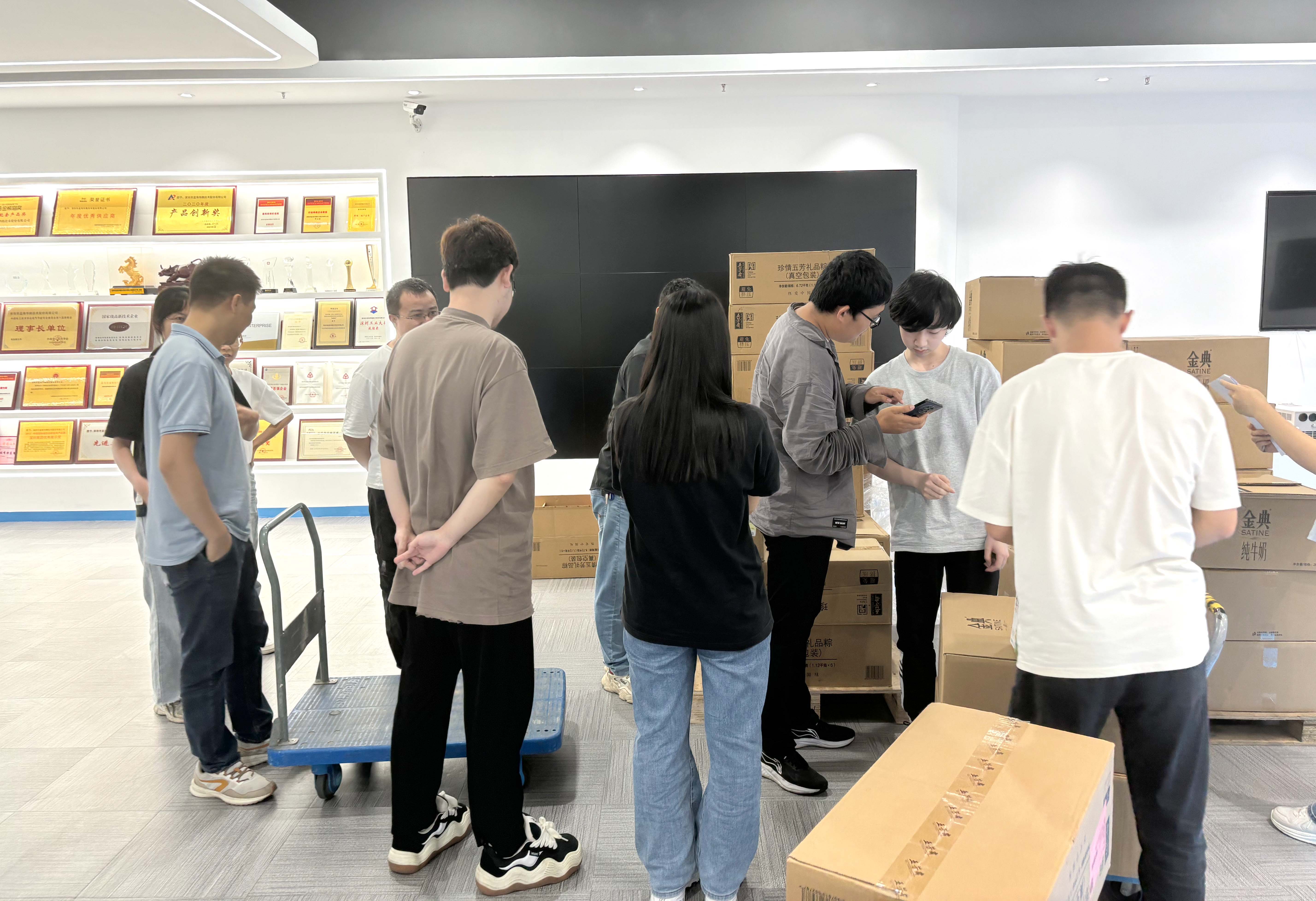 粽香迎端午 关怀暖人心|开云手机在线登陆入口为全体家人们发放端午节福利啦! 粽香迎端午 关怀暖人心|开云手机在线登陆入口为全体家人们发放端午节福利啦!